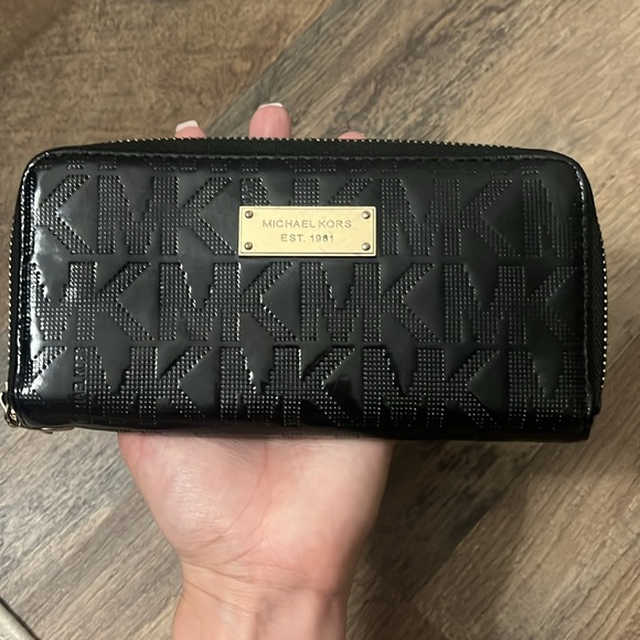 Michael Kors Wallet - Picture 4 of 4